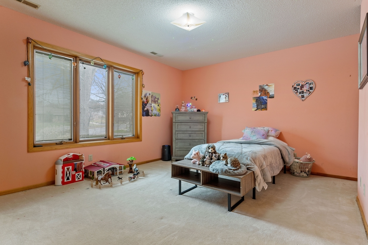 1210 Lakeridge Court Property Photo 12