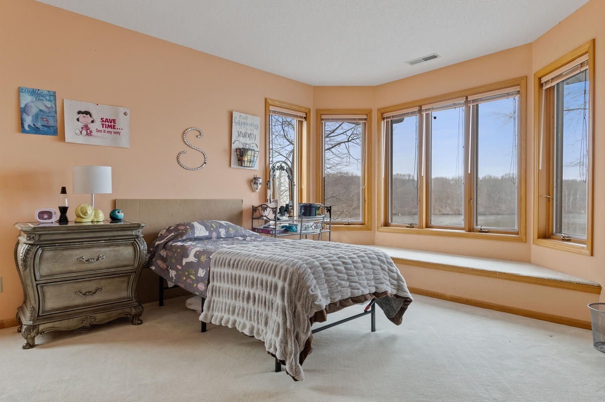 1210 Lakeridge Court Property Photo 14