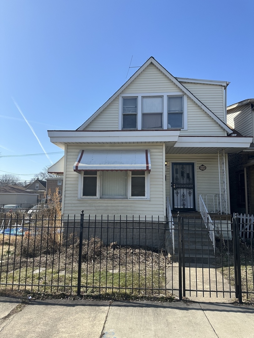 9220 S King Drive Property Photo 1