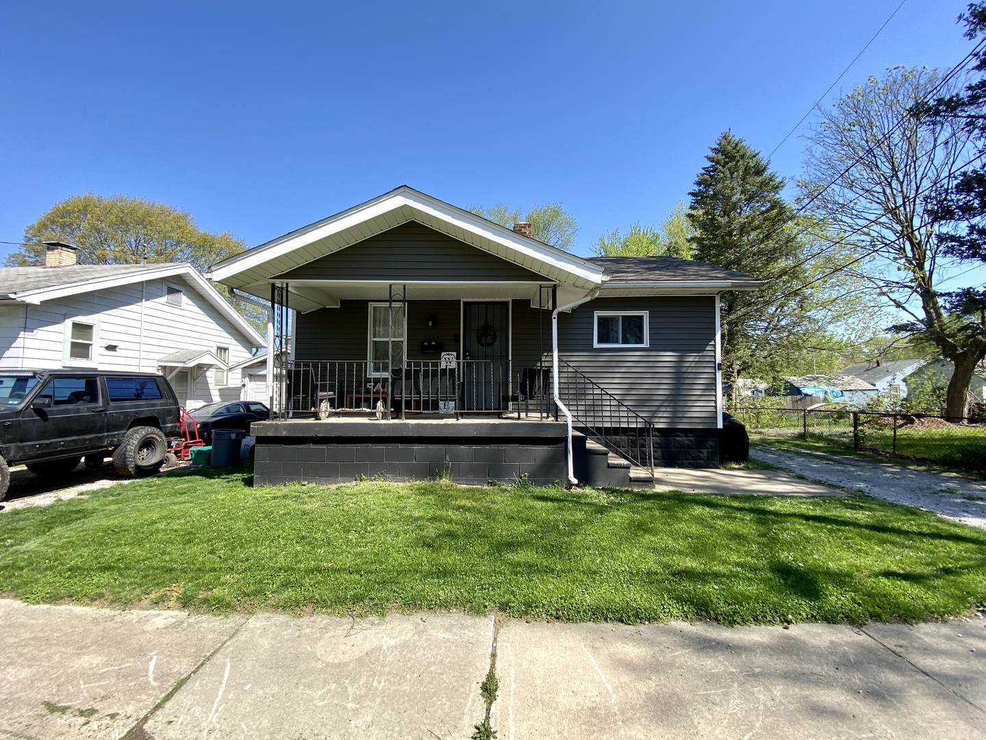 1124 W Cushing Street Property Photo