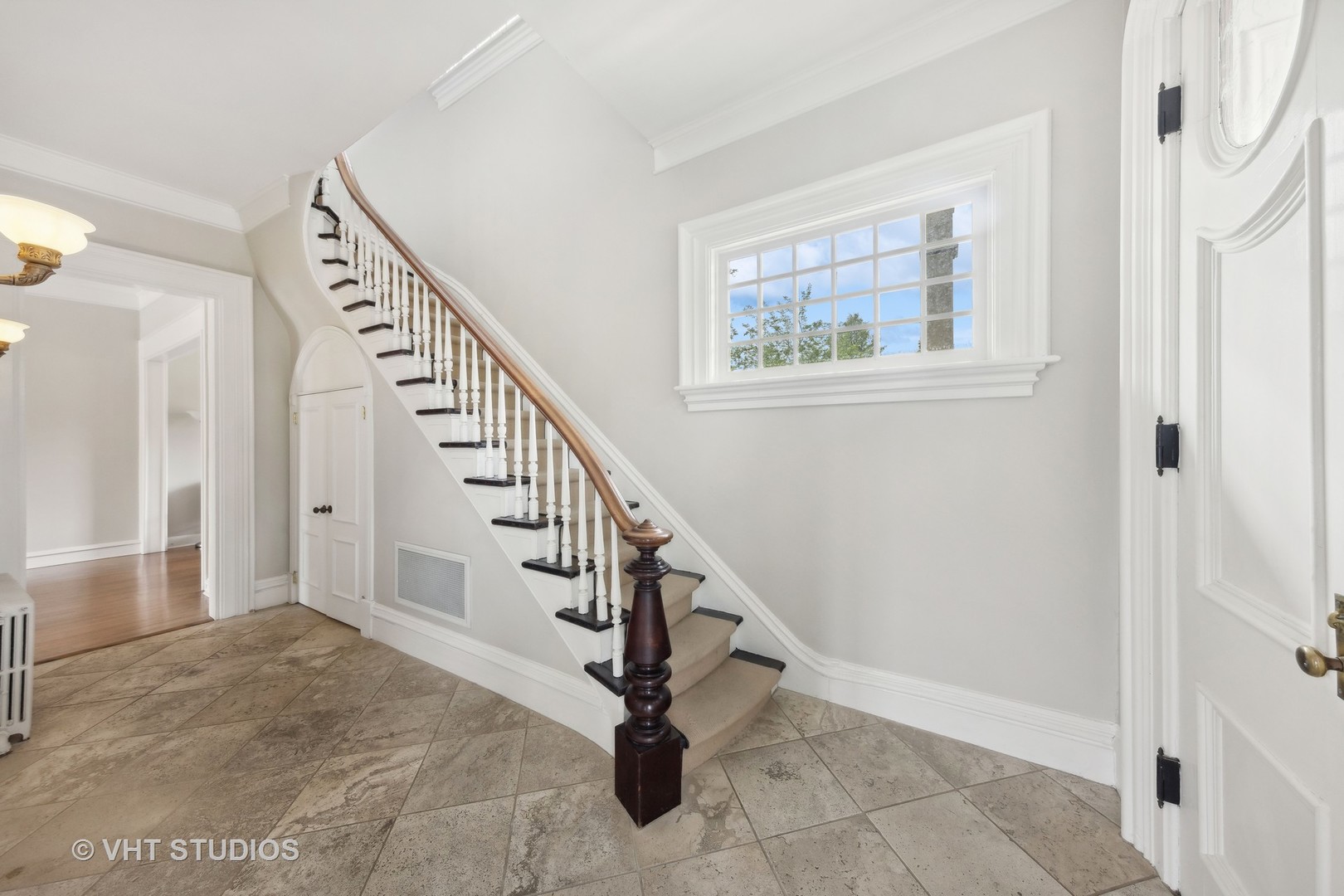 142 E 1st Street Property Photo 6