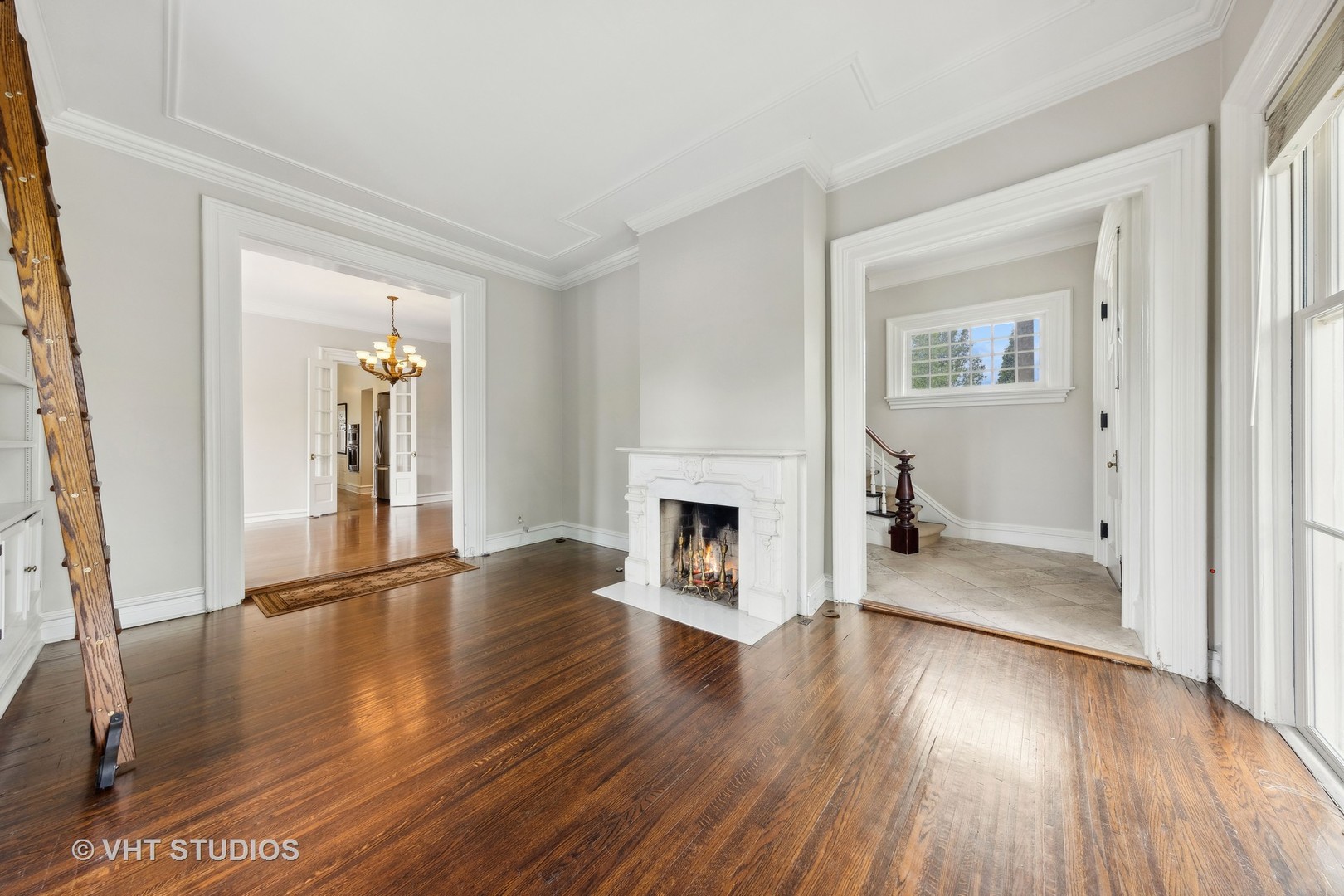 142 E 1st Street Property Photo 8