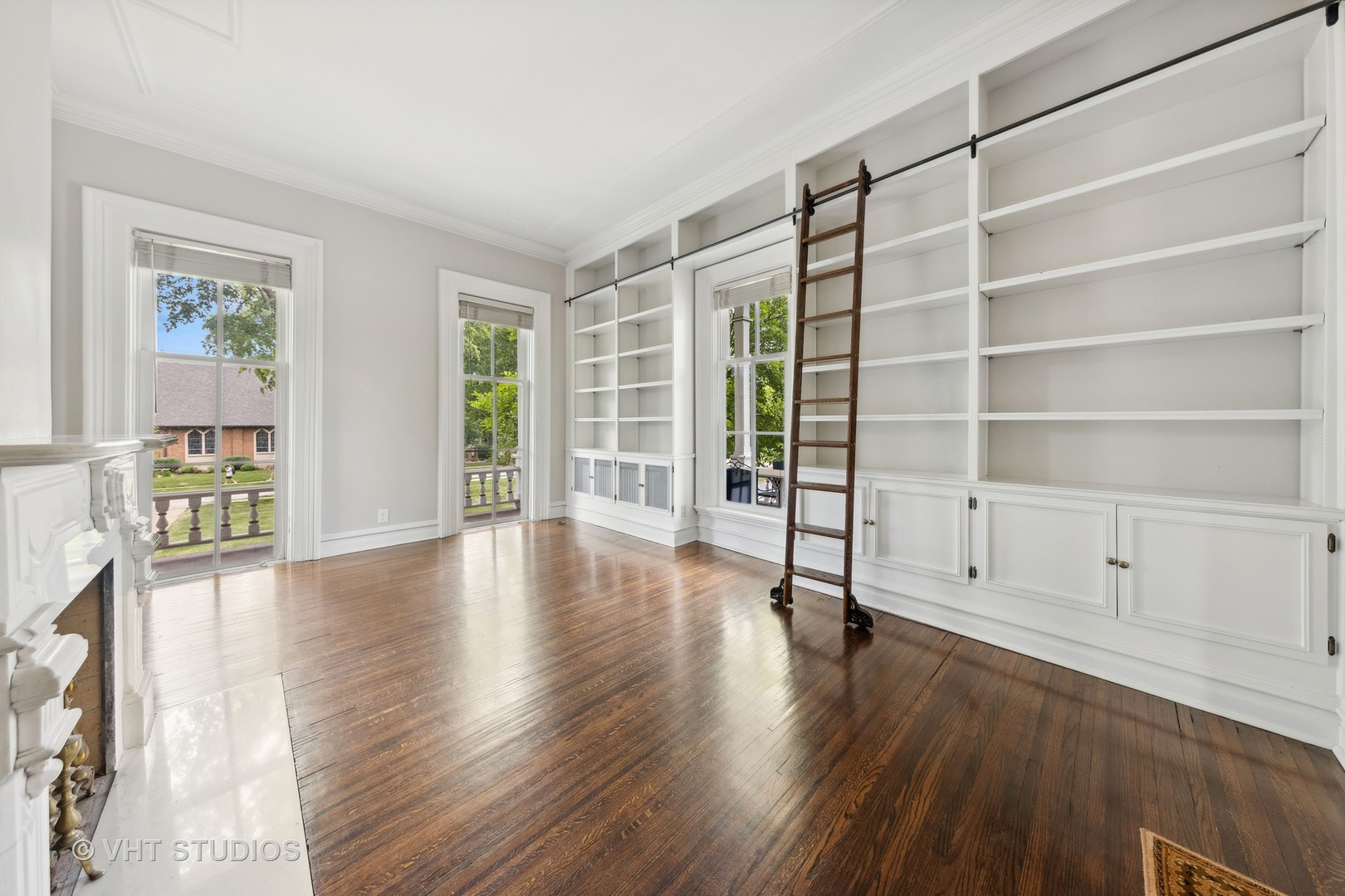 142 E 1st Street Property Photo 10