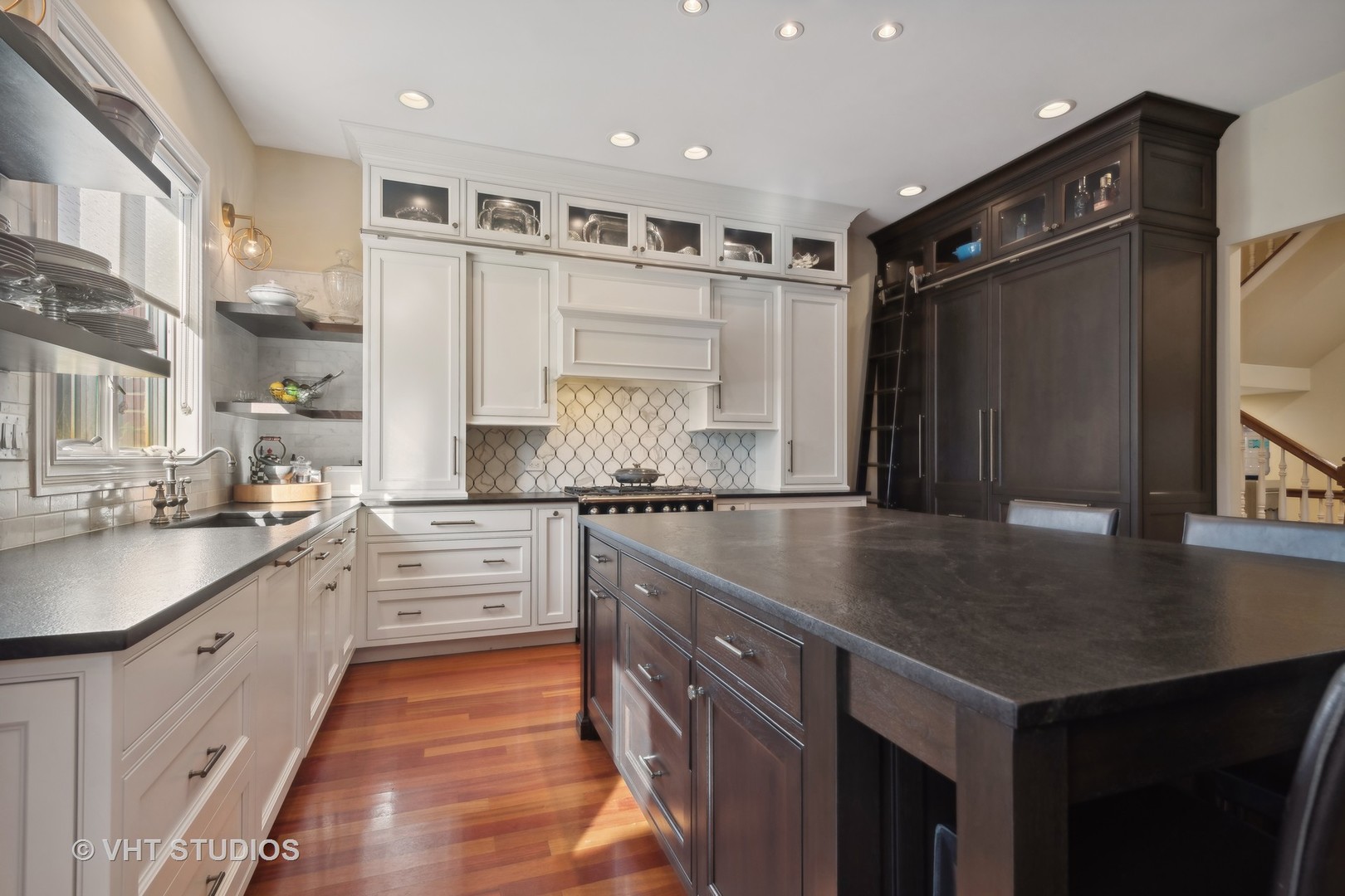 422 W County Line Road Property Photo 10