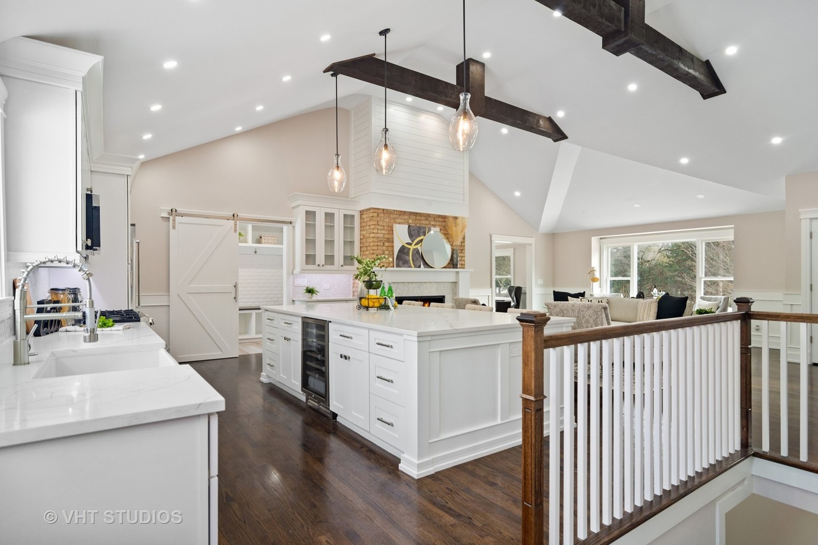 10104 Henning Drive Property Photo 4