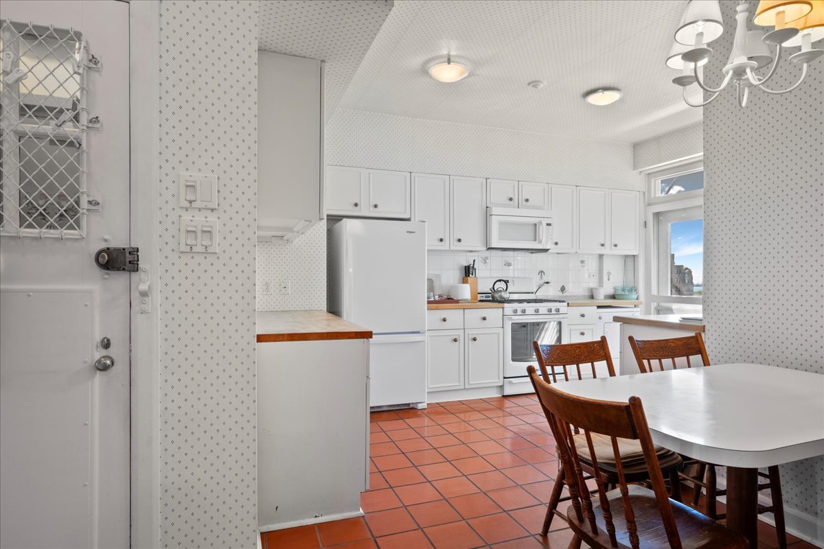 399 W Fullerton Parkway 16e Property Photo 16