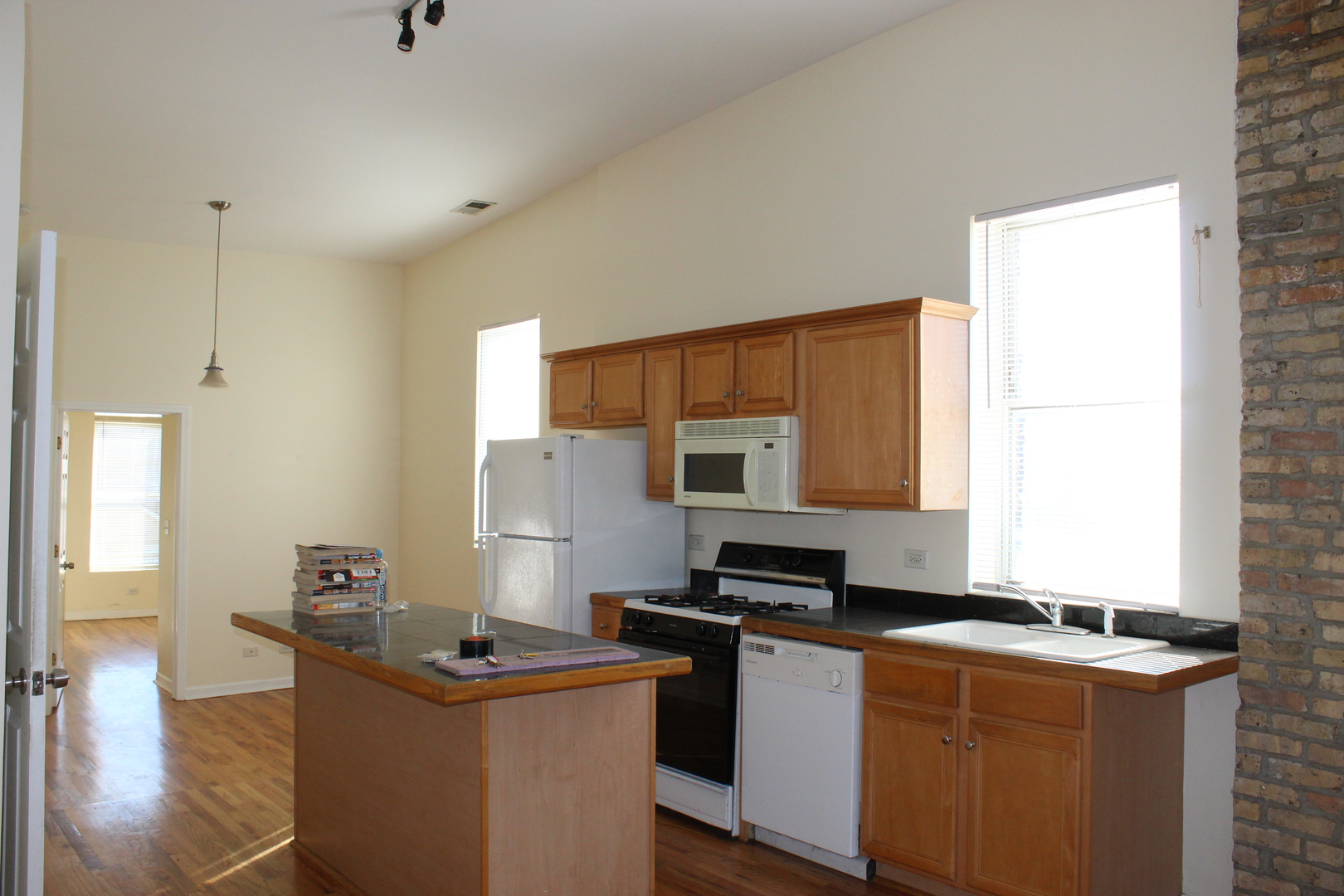 527 N Ashland Ave Property Photo 14
