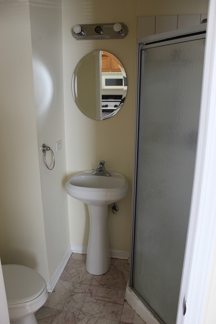 527 N Ashland Ave Property Photo 17