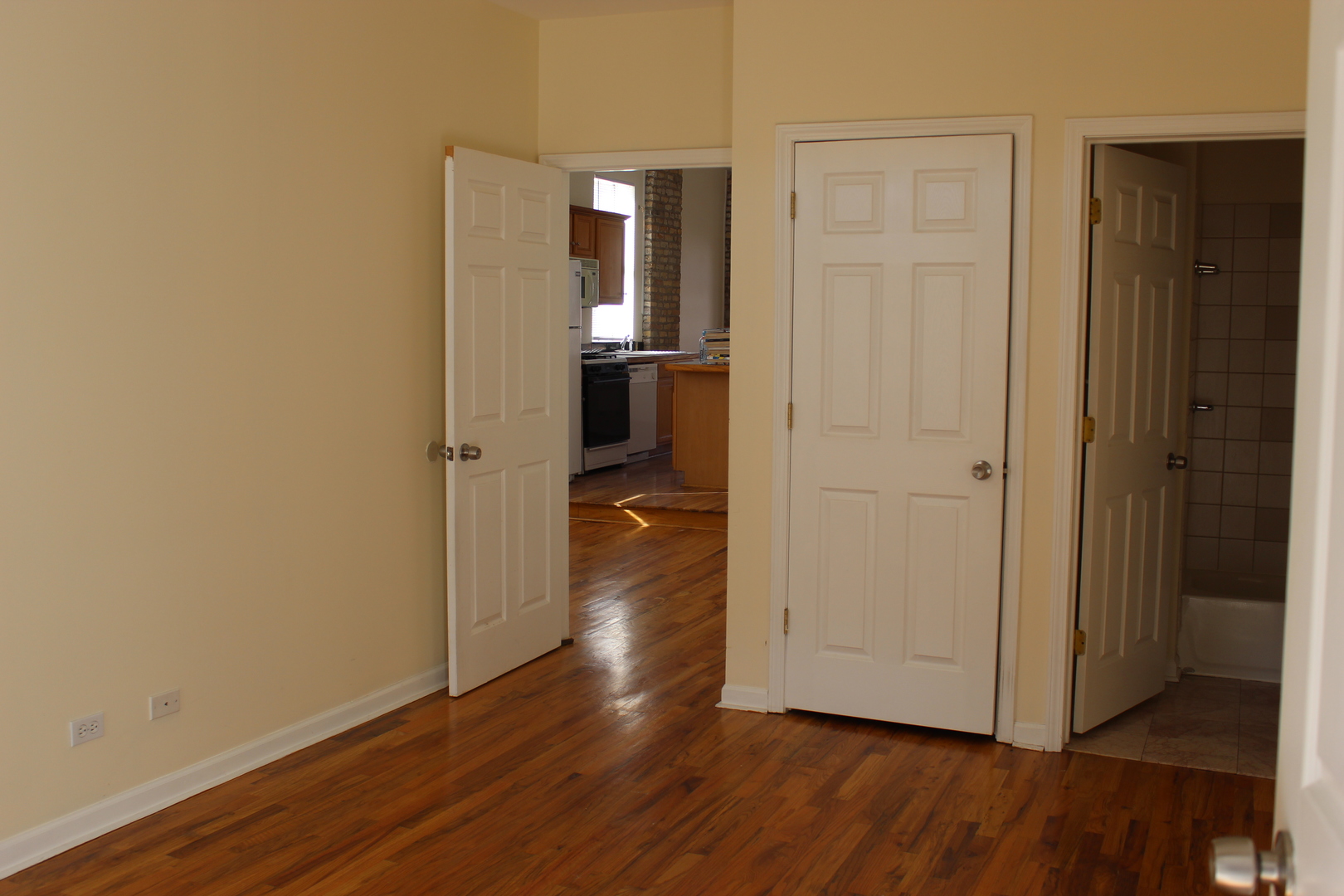 527 N Ashland Ave Property Photo 23