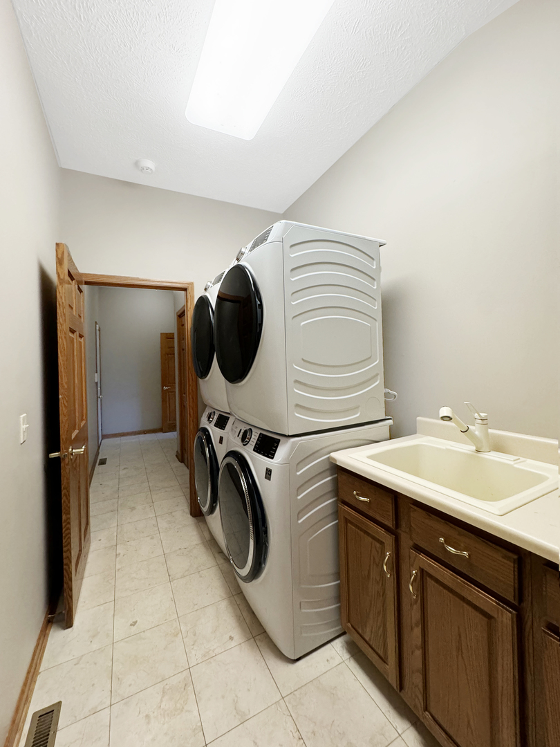 1682 Barberry Circle Property Photo 29