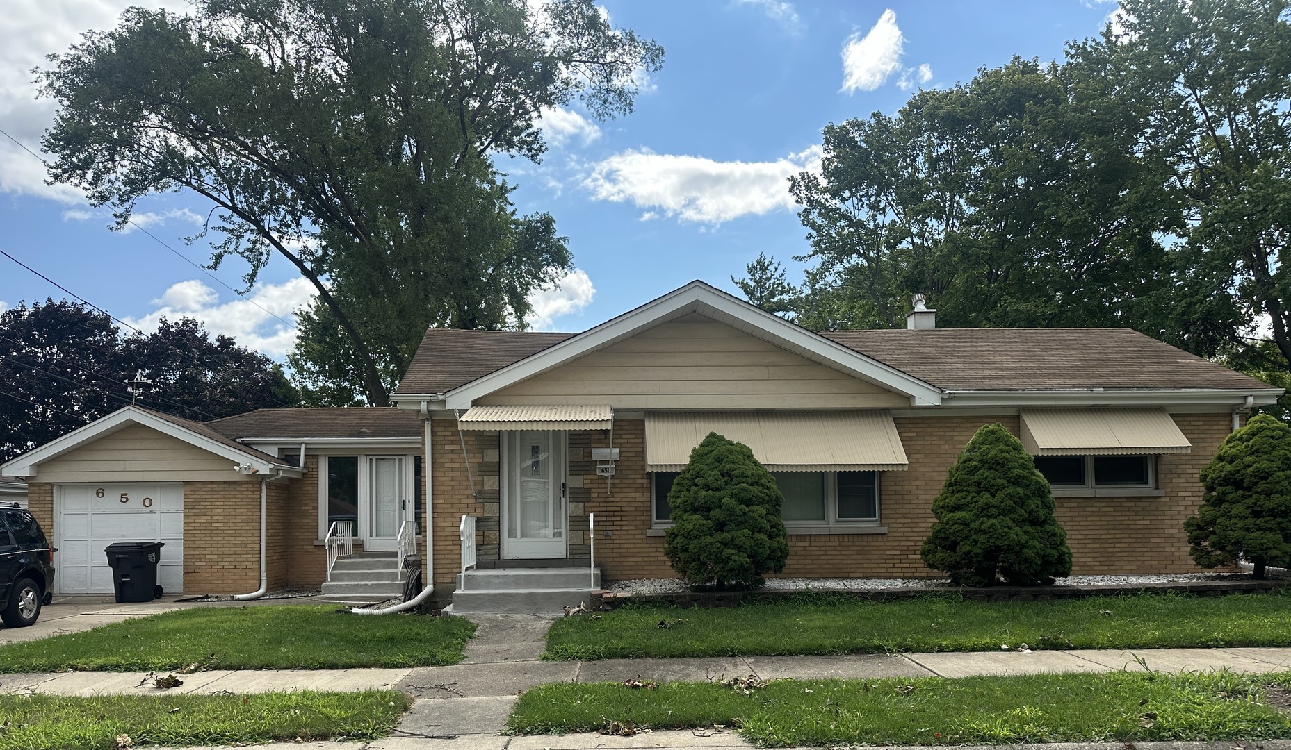 650 E 159th Pl Property Photo 1