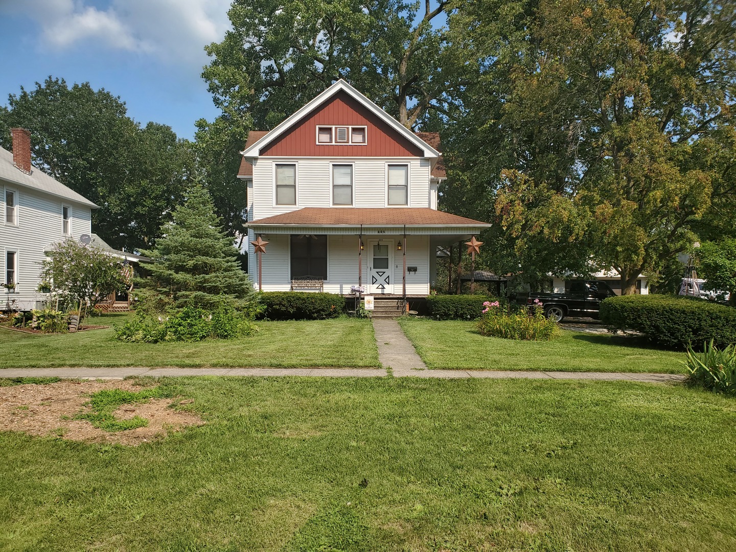 205 S Poplar Street Property Photo 3