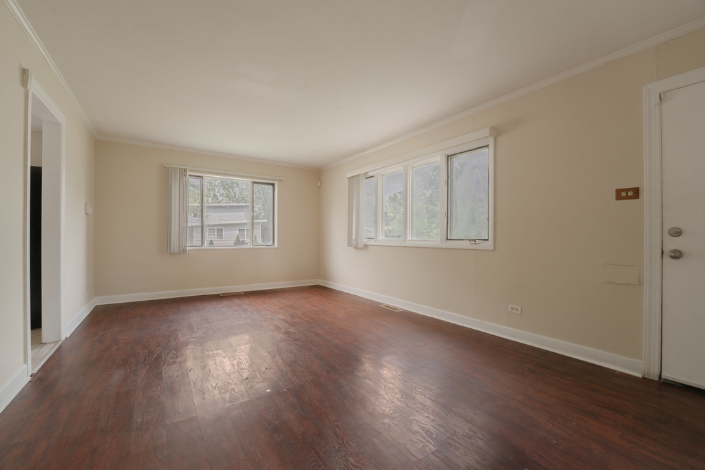 490 Shabbona Drive Property Photo 4