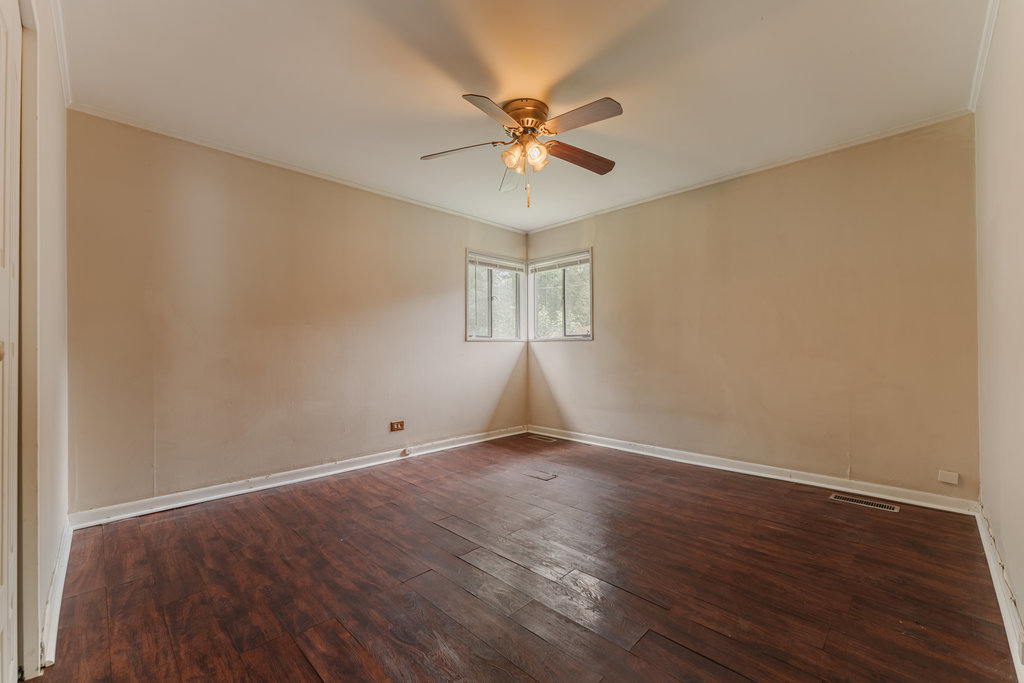490 Shabbona Drive Property Photo 8