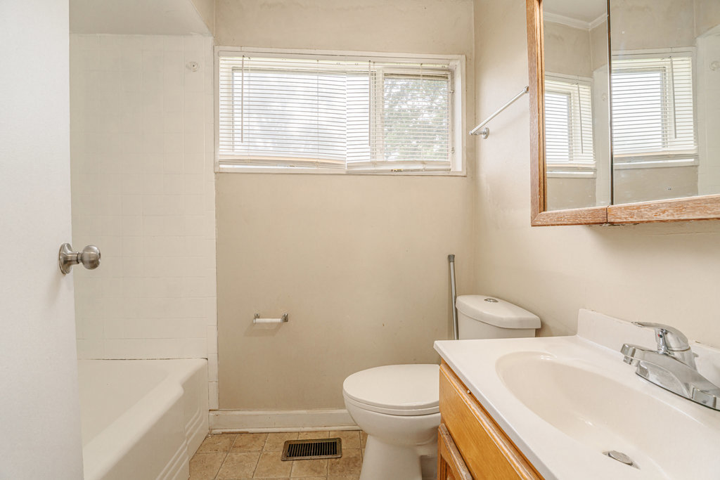 490 Shabbona Drive Property Photo 11
