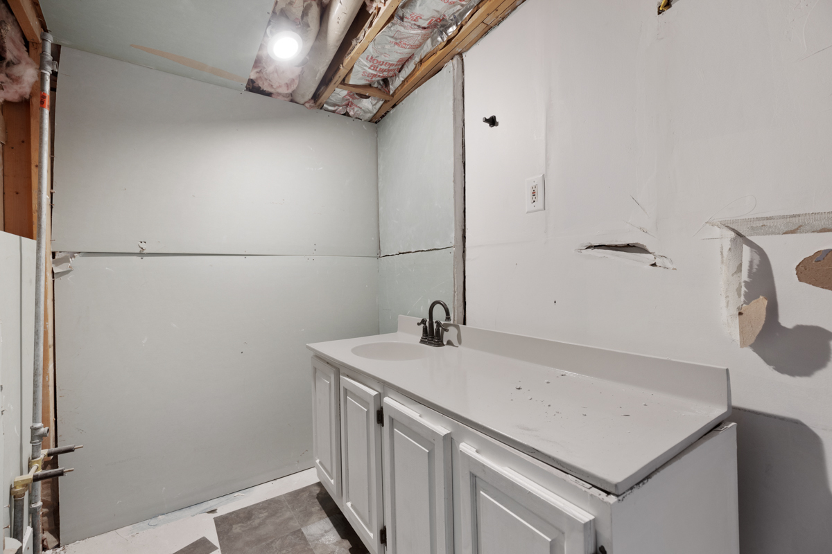 5033 N Cumberland Avenue Property Photo 10