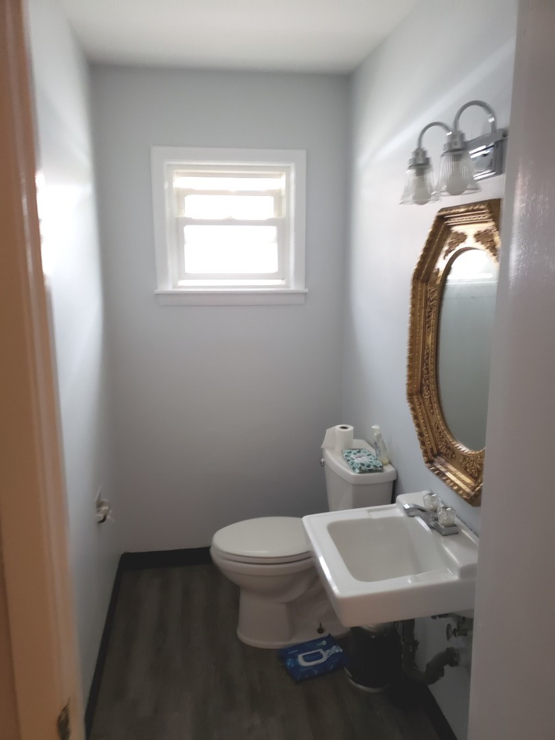 908 Greenbrier Road 908 Property Photo 6