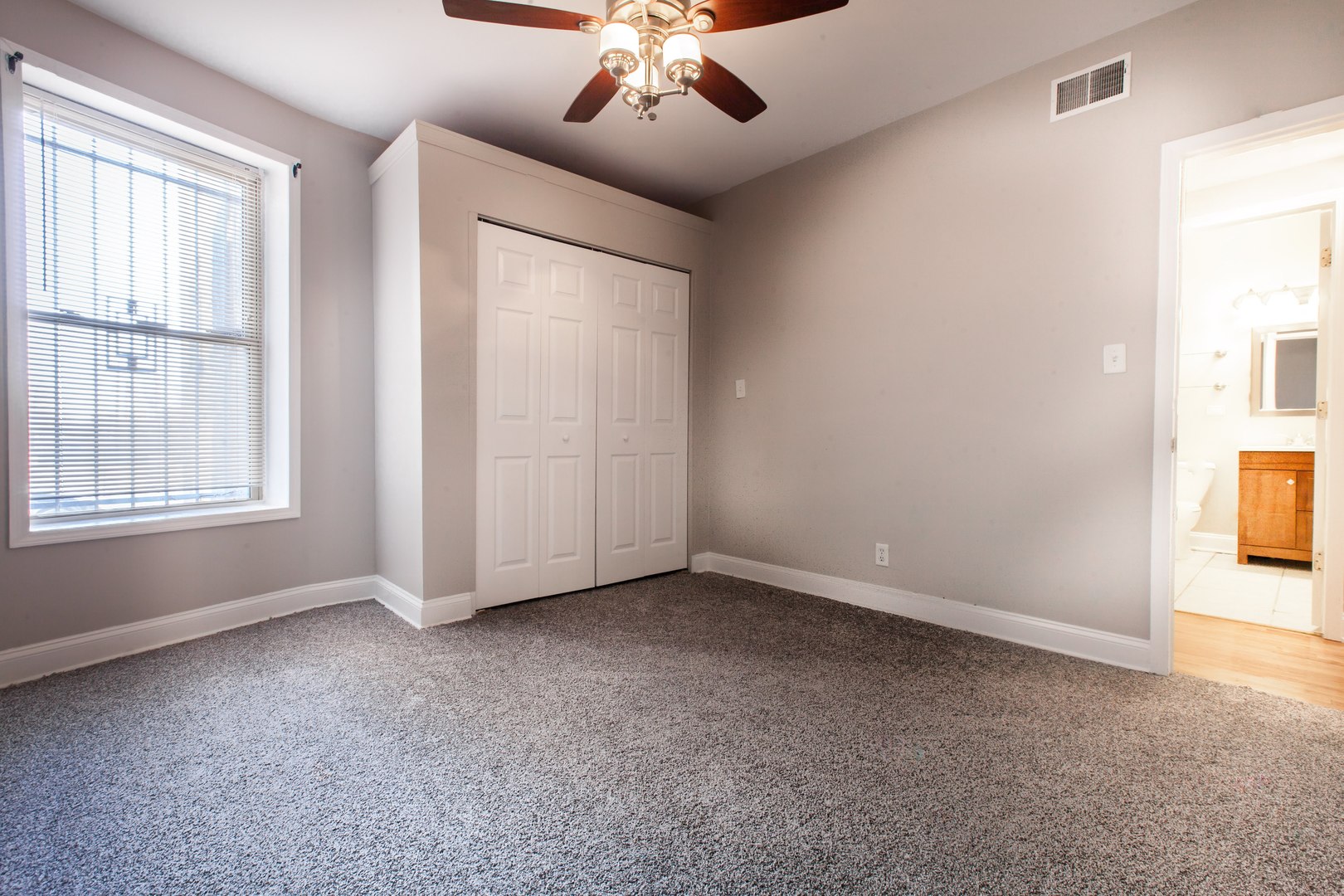 1554 E 65th Place 1e Property Photo 14