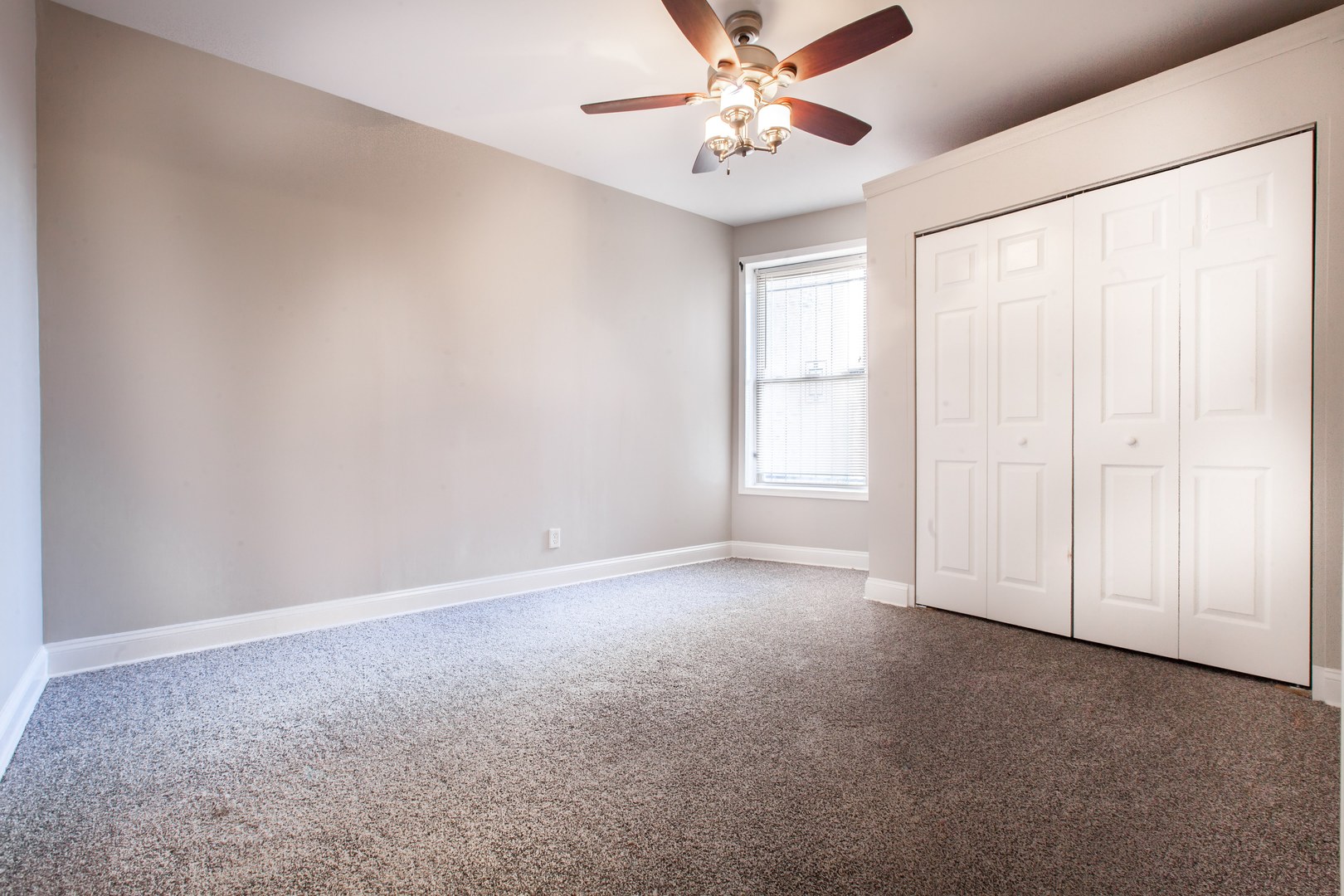 1554 E 65th Place 1e Property Photo 15
