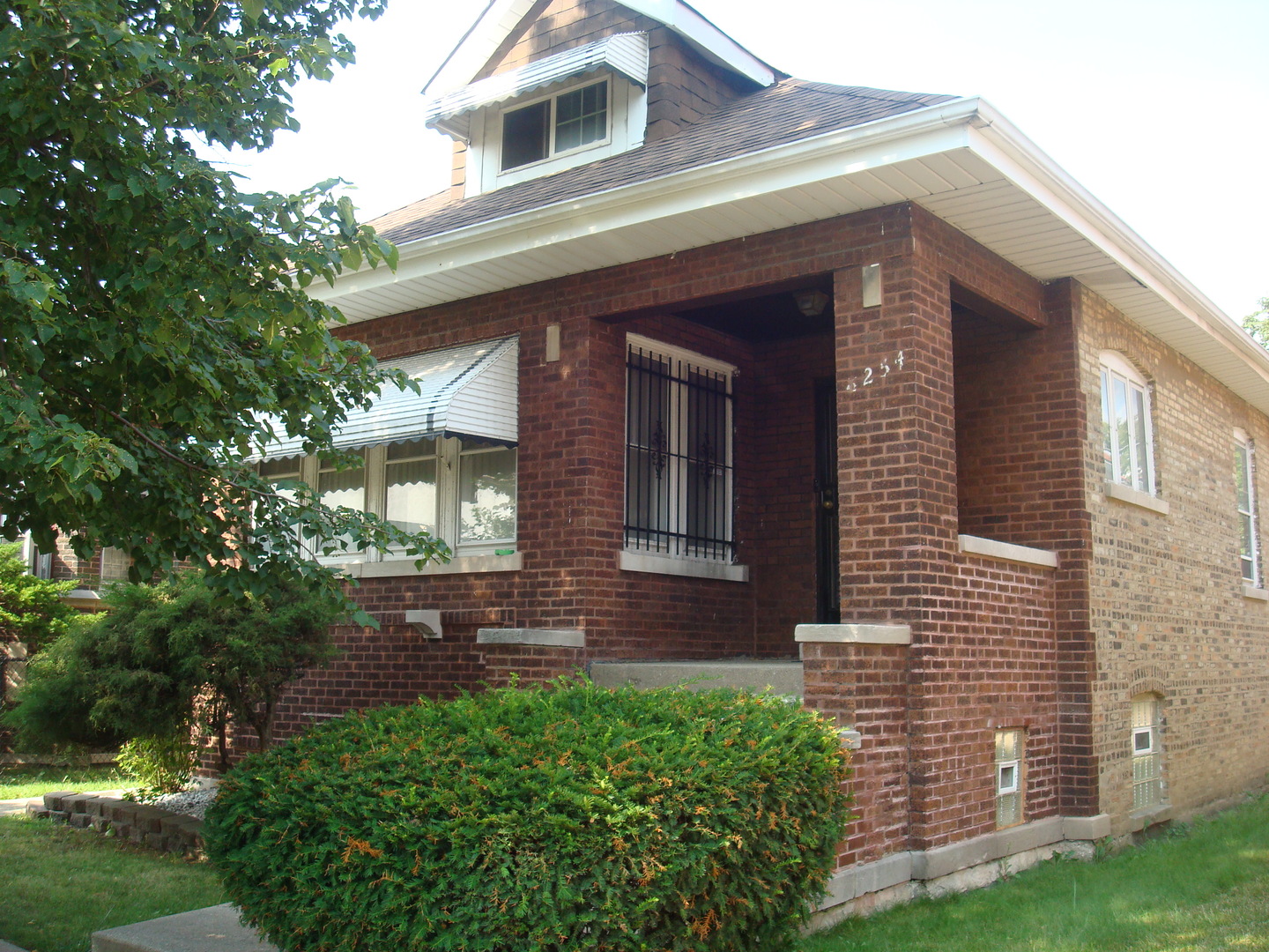 8254 S Morgan Street Property Photo 1