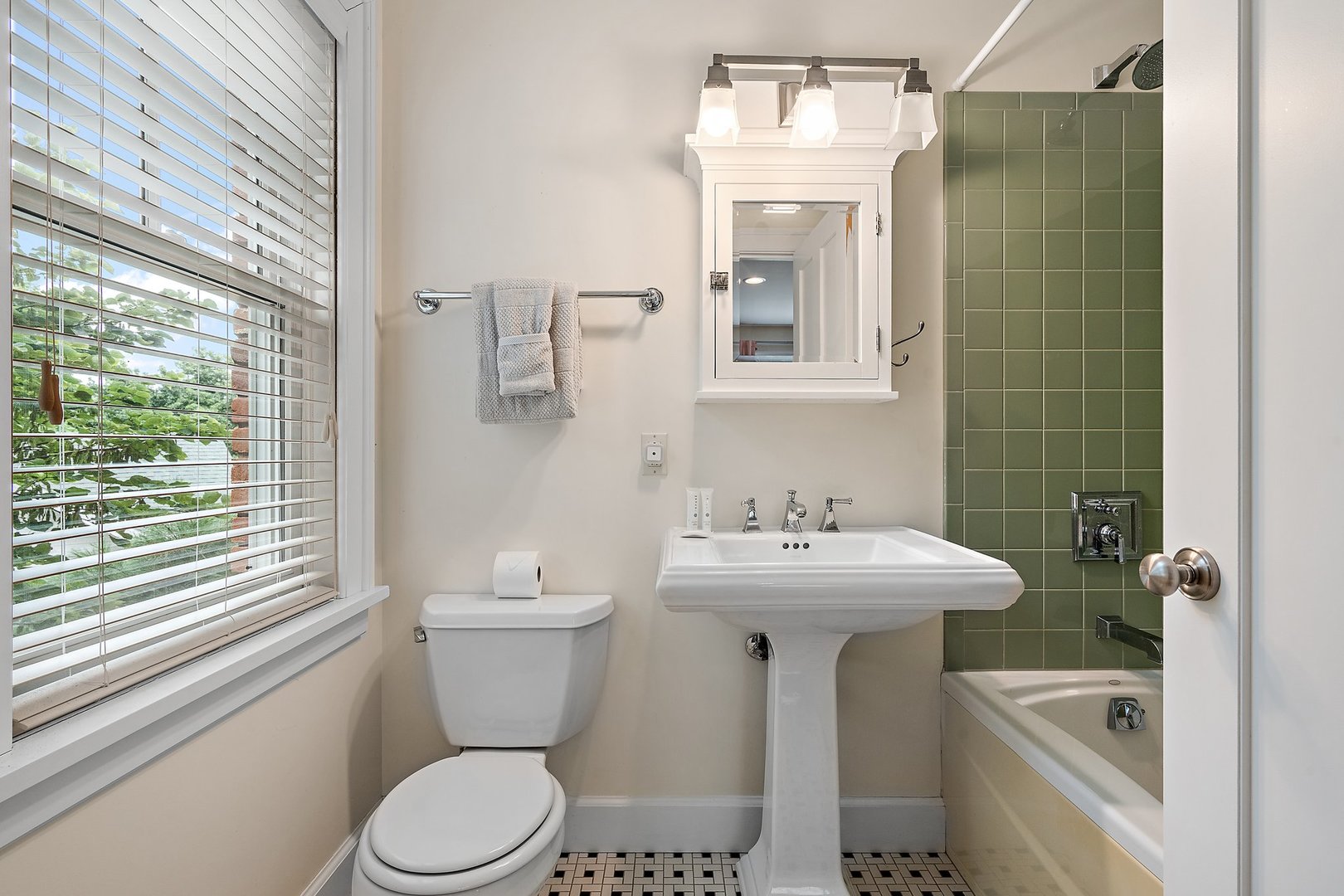 354 E 1000 N Property Photo 32