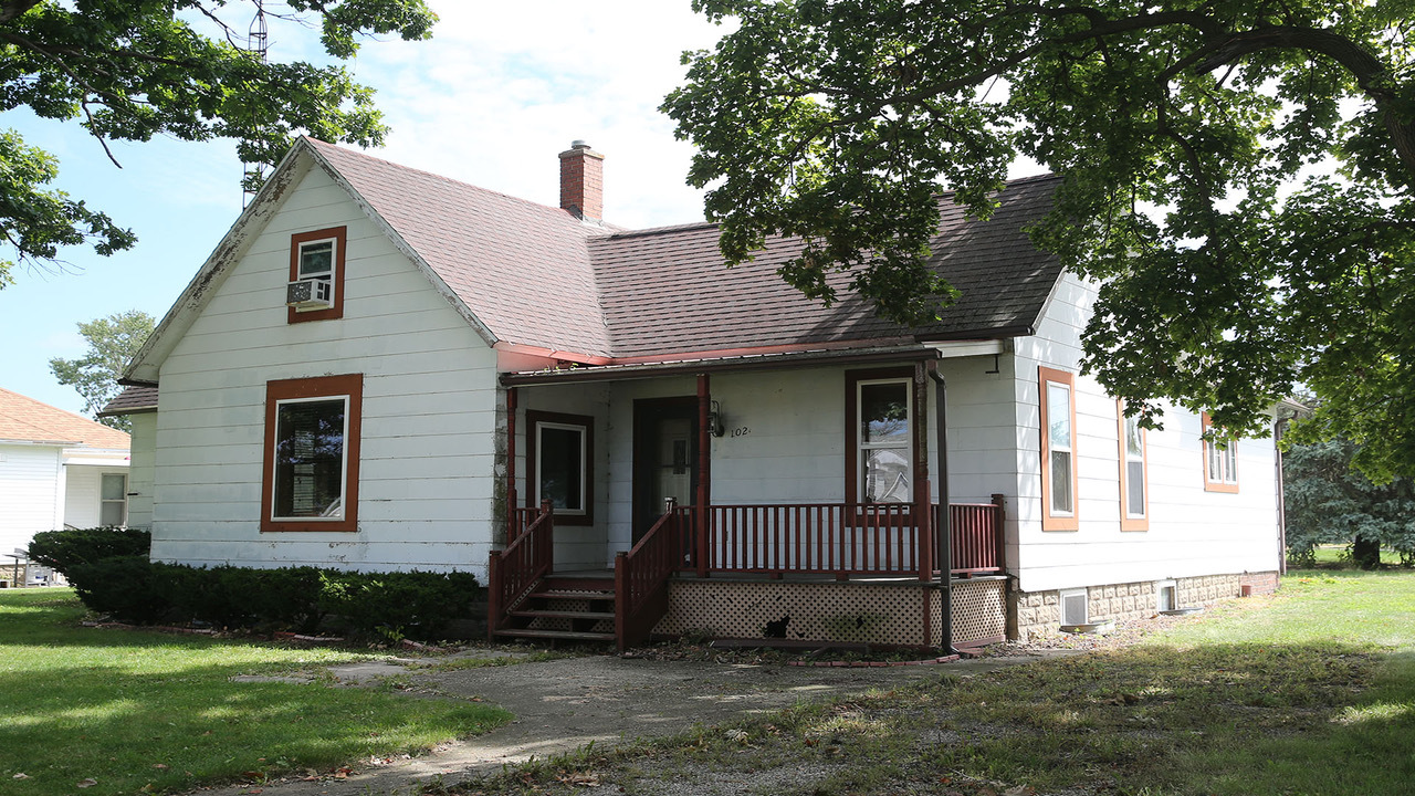 102 North Maple Street Property Photo 2