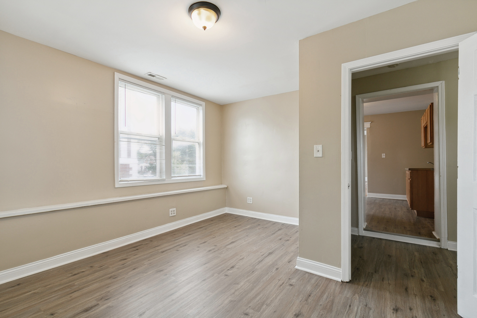 5700 S Wolcott Avenue 2r Property Photo 3