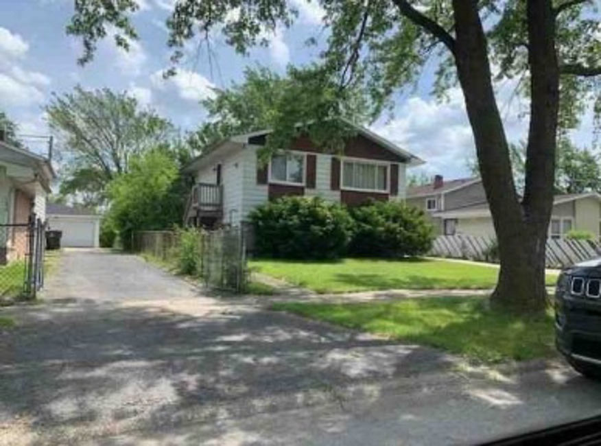 16423 Marshfield Avenue Property Photo 3