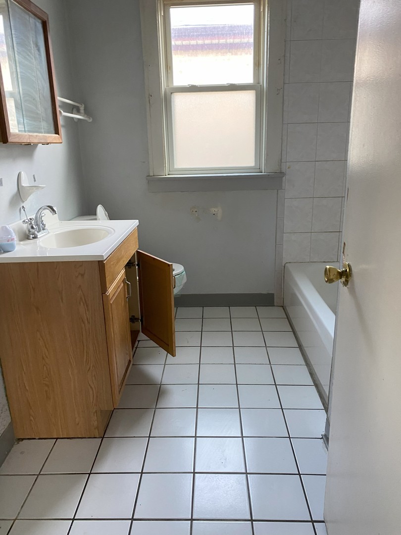 8315 S Dante Avenue Property Photo 3
