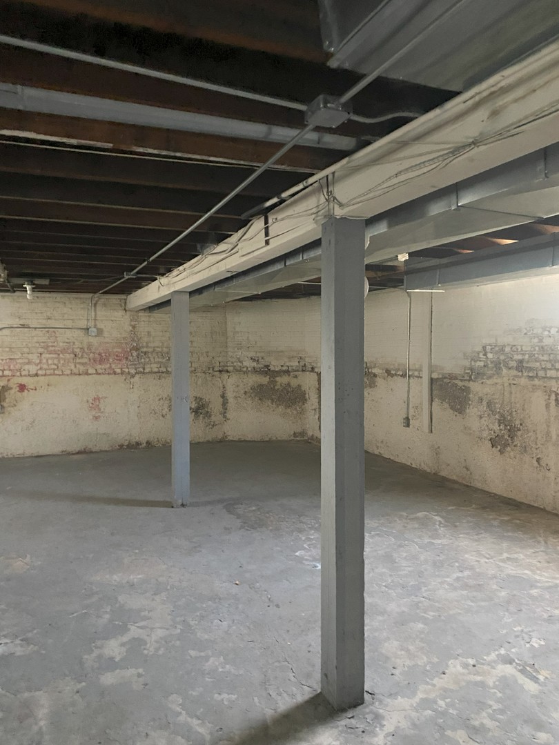 8315 S Dante Avenue Property Photo 11