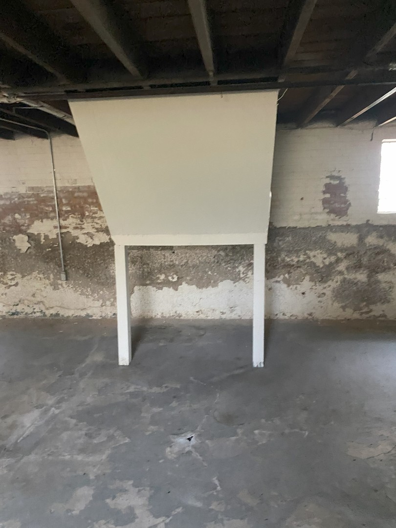 8315 S Dante Avenue Property Photo 12