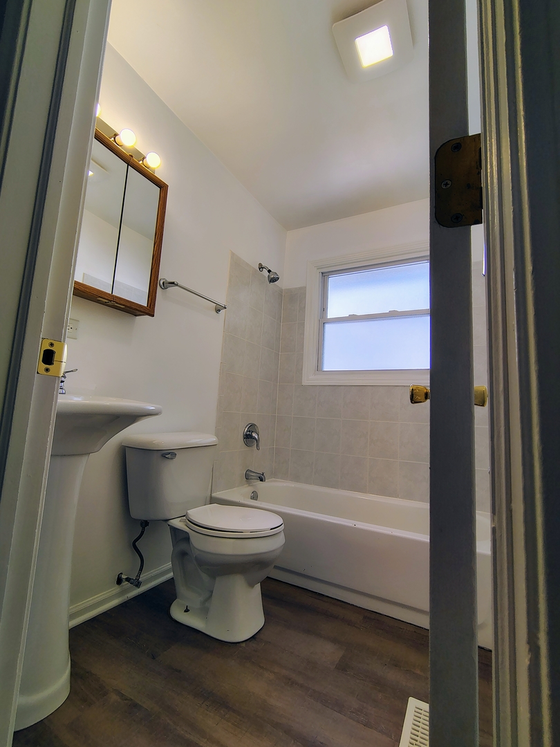 16451 Marshfield Avenue Property Photo 4