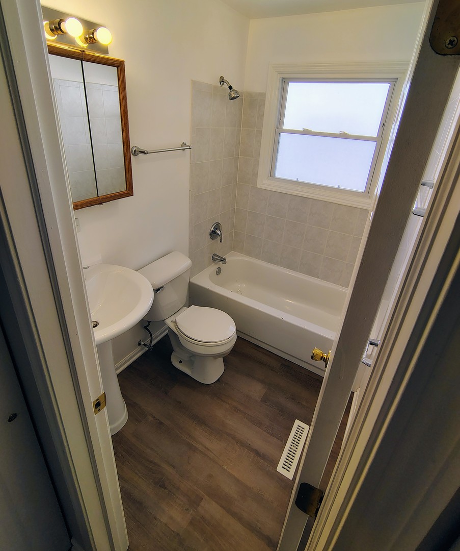 16451 Marshfield Avenue Property Photo 5