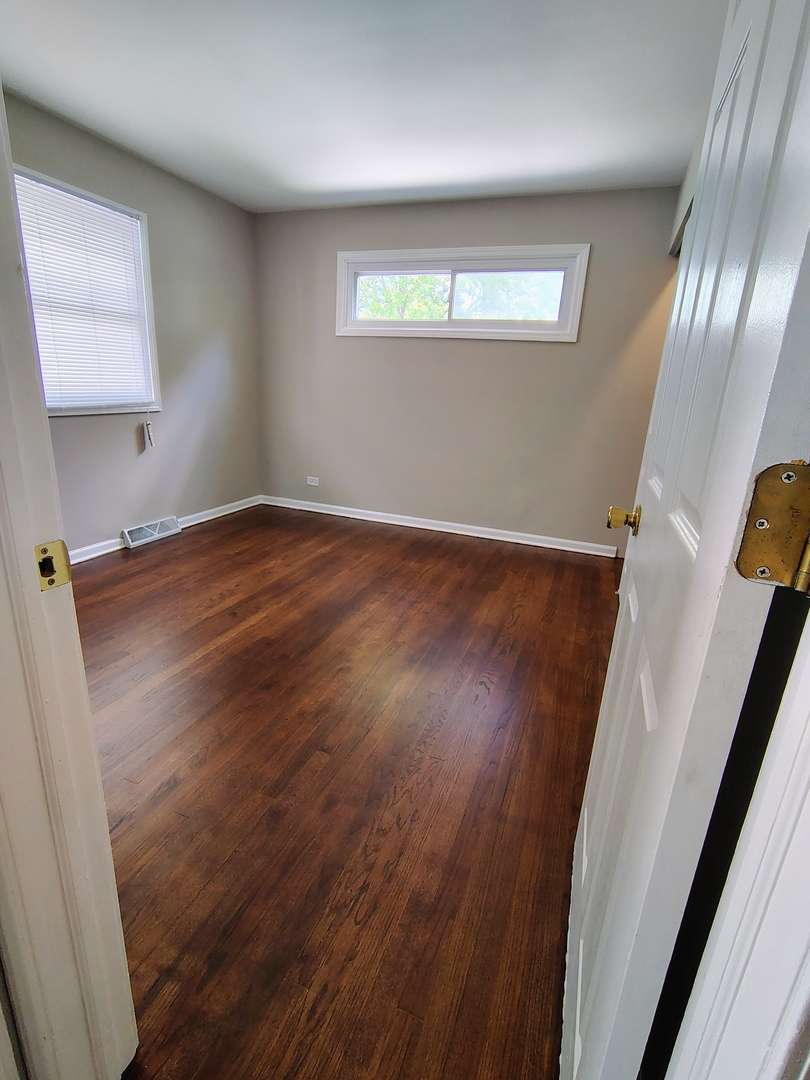 16451 Marshfield Avenue Property Photo 6