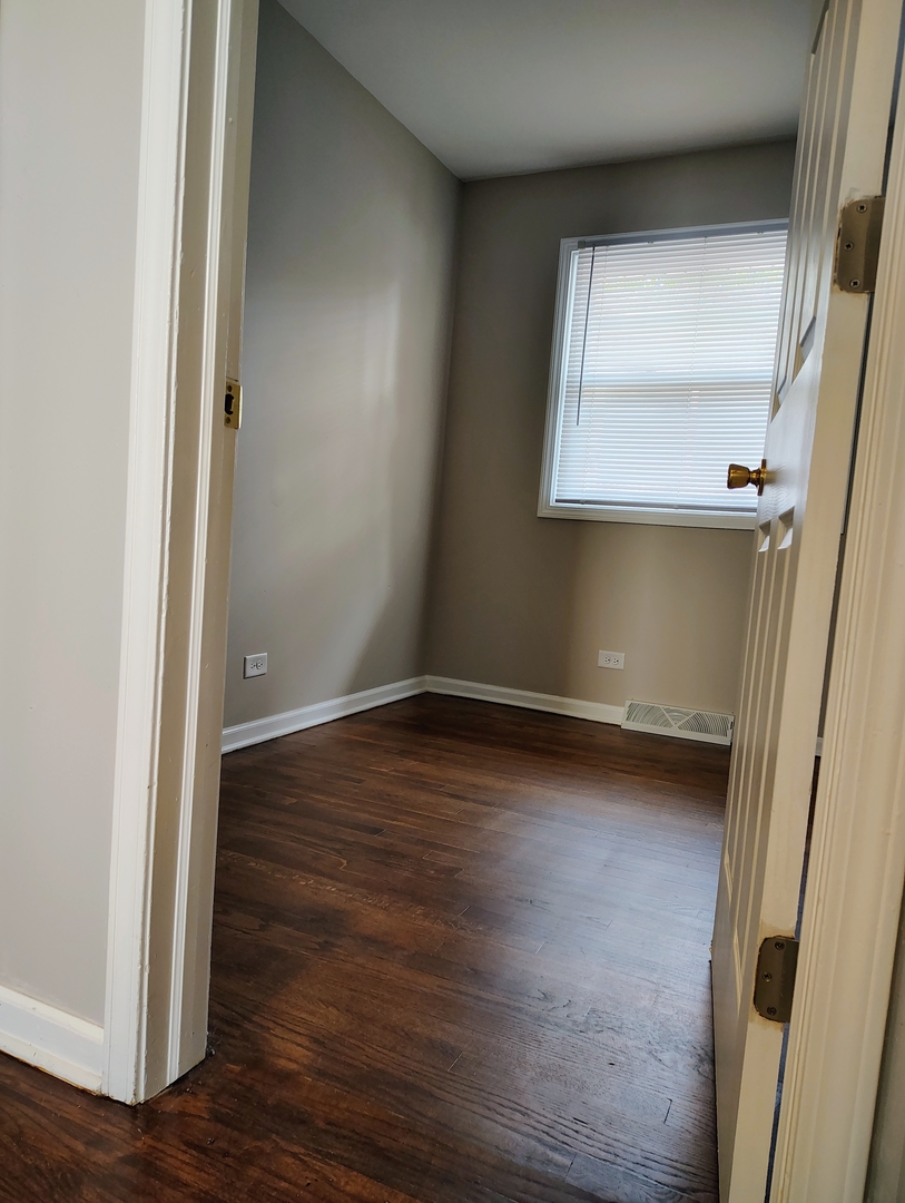 16451 Marshfield Avenue Property Photo 9