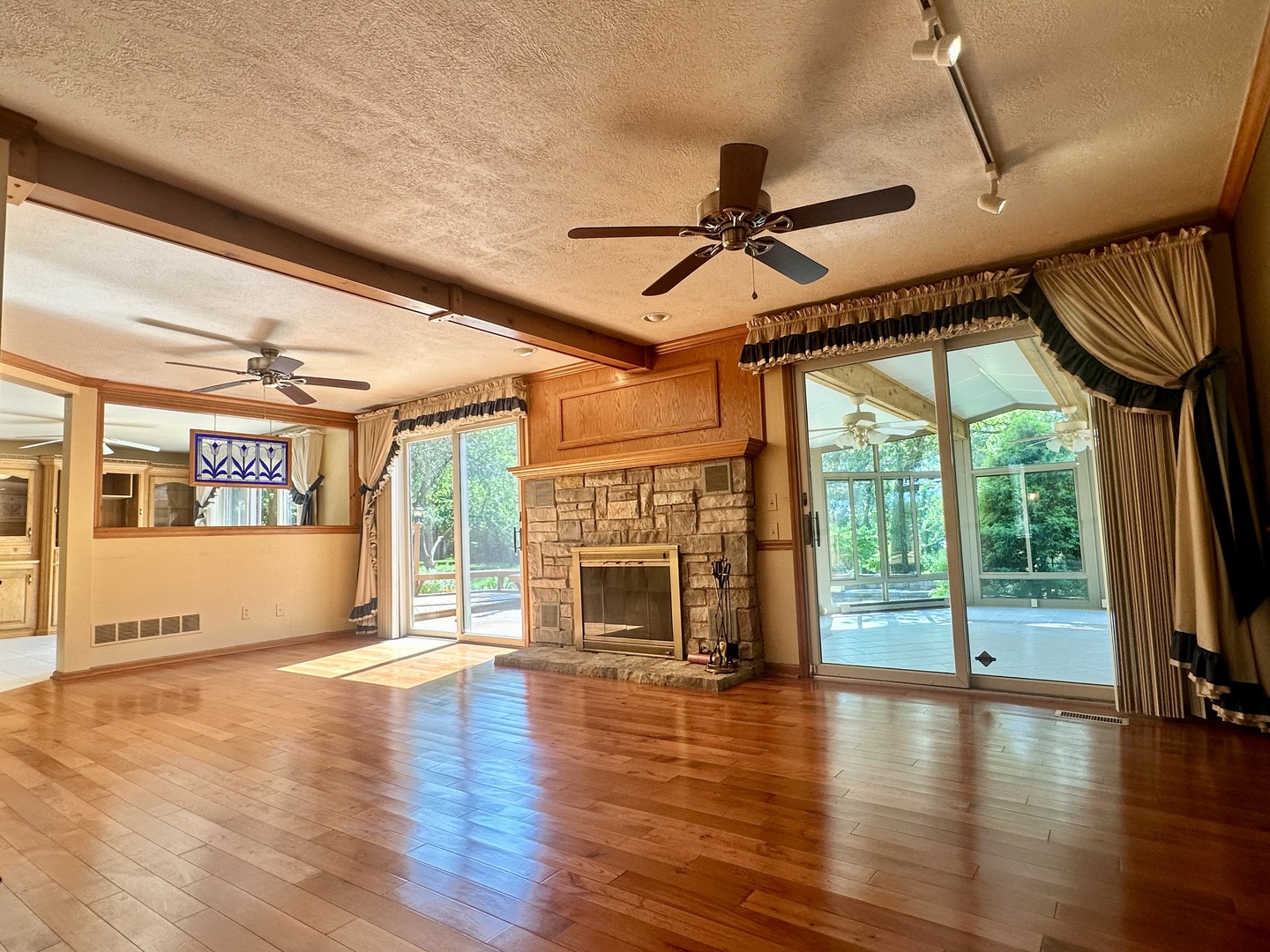 864 Ash Drive Property Photo 6