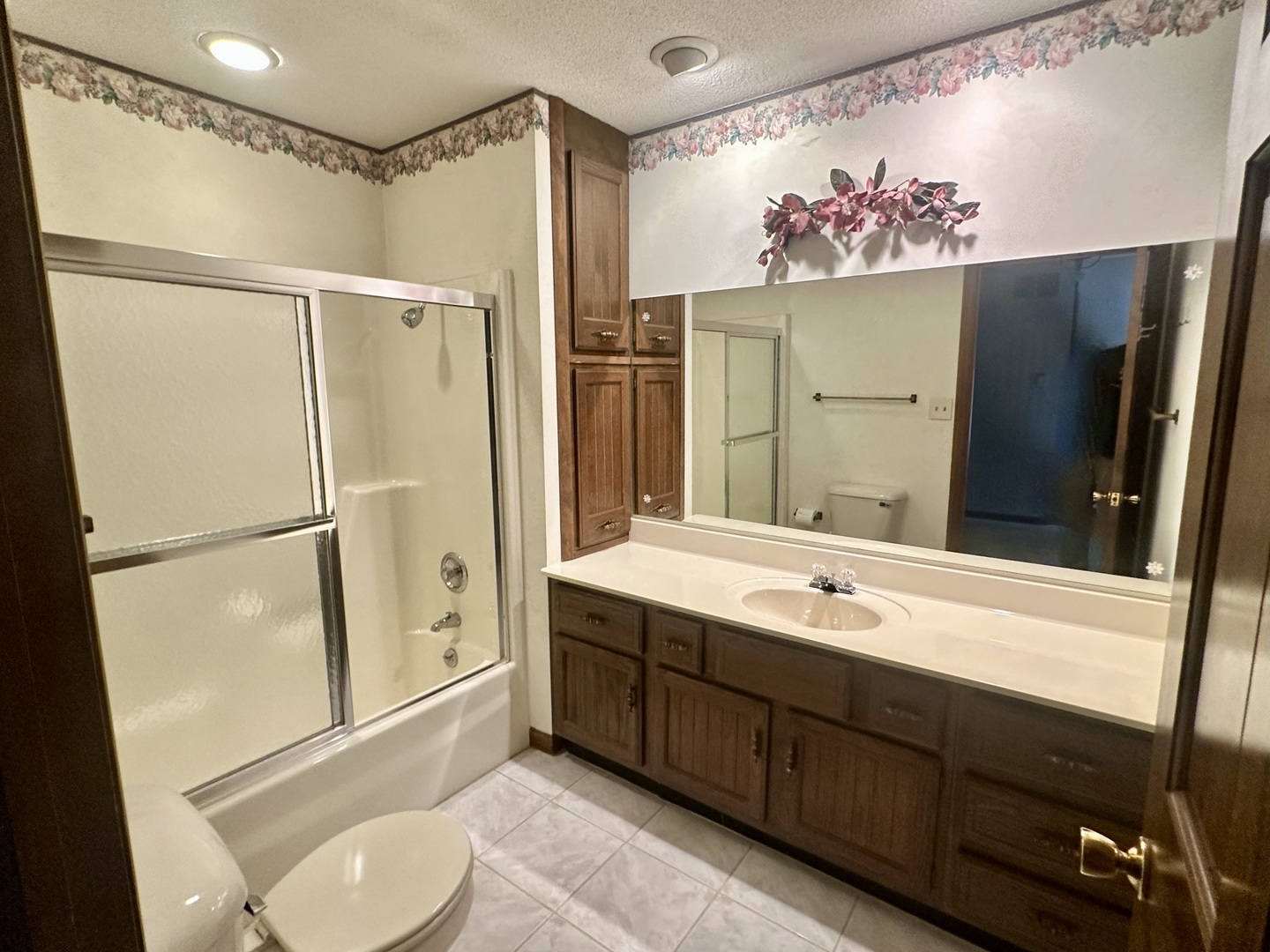 864 Ash Drive Property Photo 16