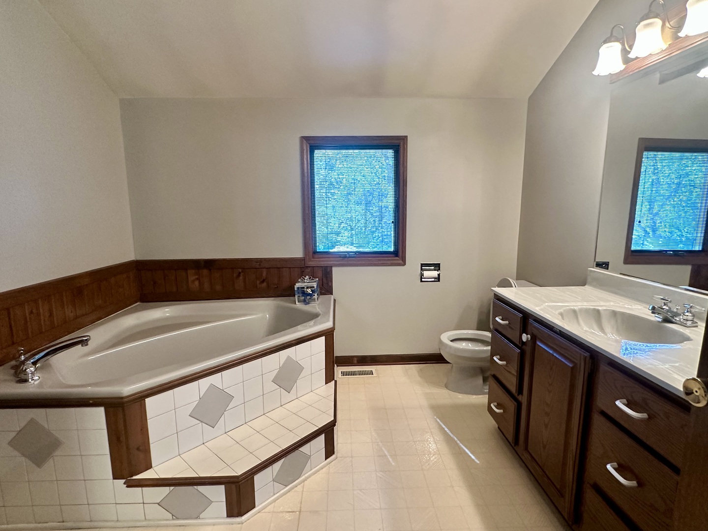 864 Ash Drive Property Photo 17