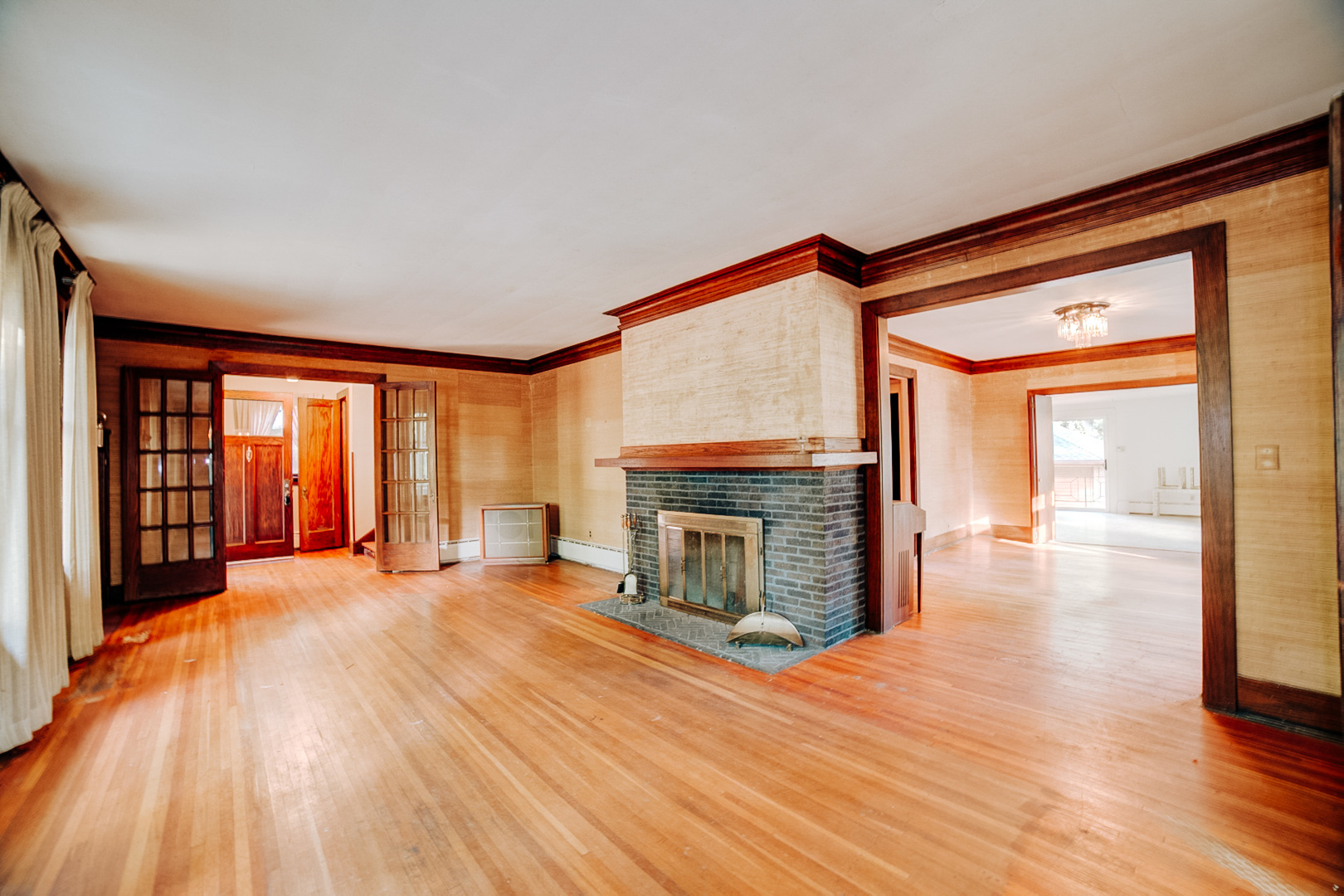 328 E Mulberry Street Property Photo 13