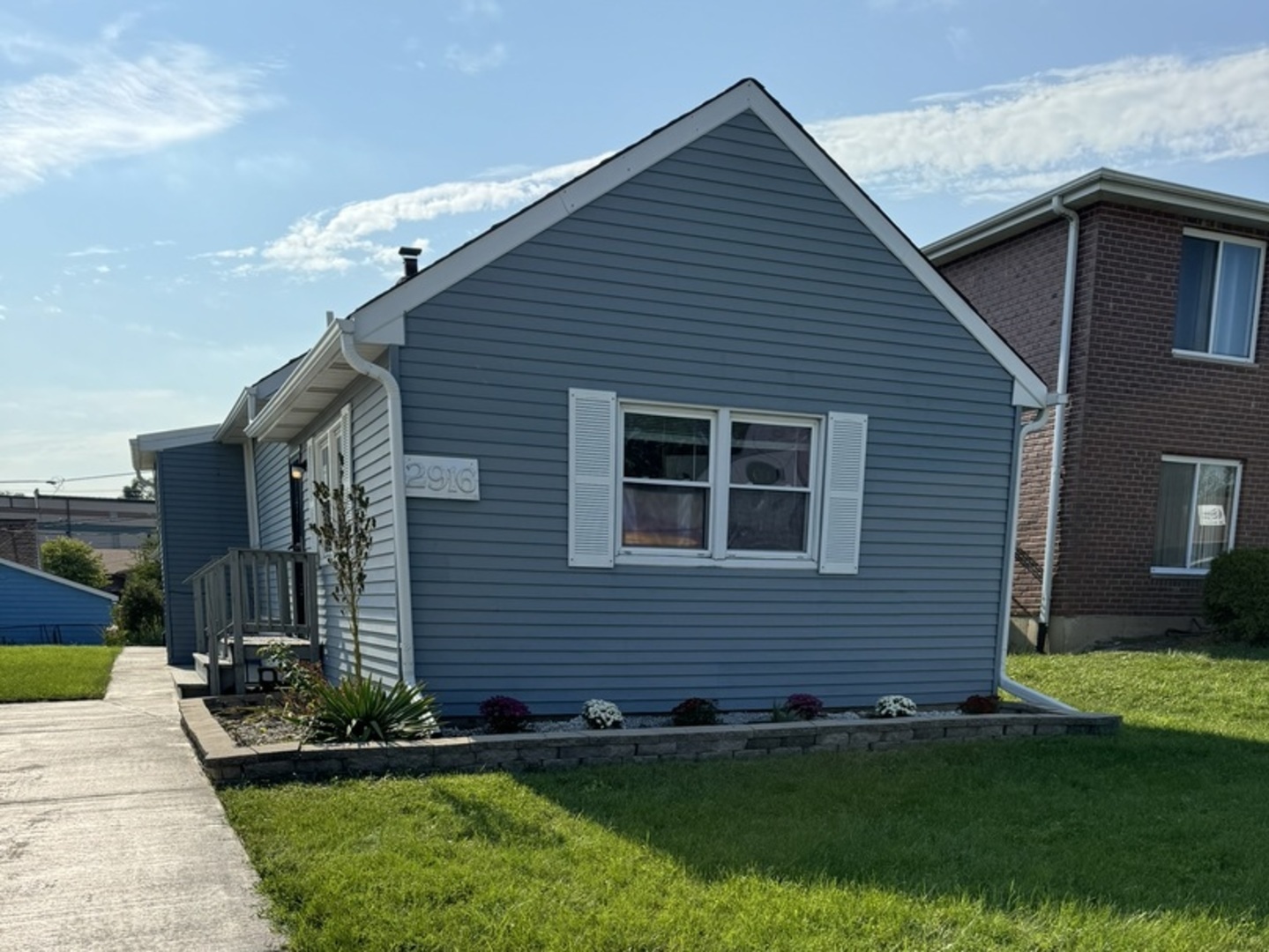 2916 Jackson Avenue Property Photo 2