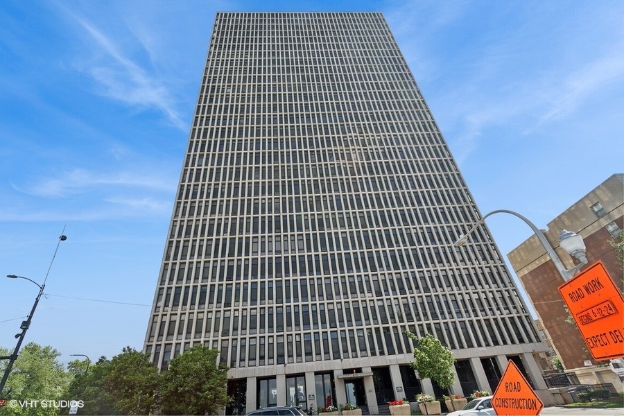 6700 S South Shore Drive 3j Property Photo 2