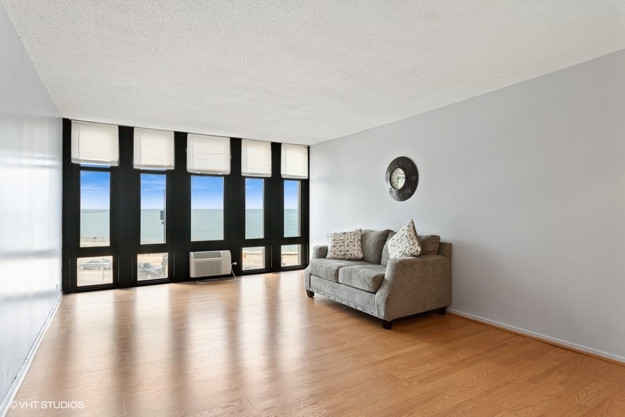 6700 S South Shore Drive 3j Property Photo 3