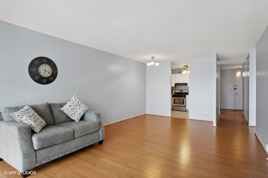 6700 S South Shore Drive 3j Property Photo 4