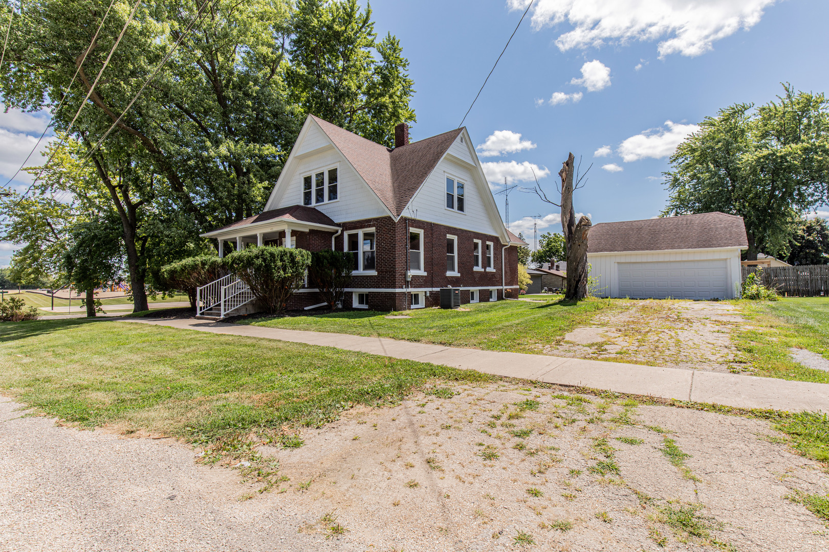 211 Wiley Avenue Property Photo 2