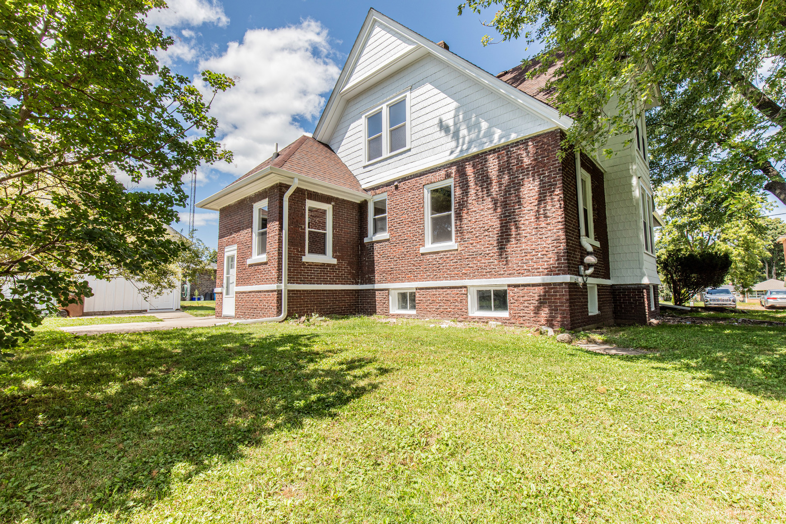 211 Wiley Avenue Property Photo 4