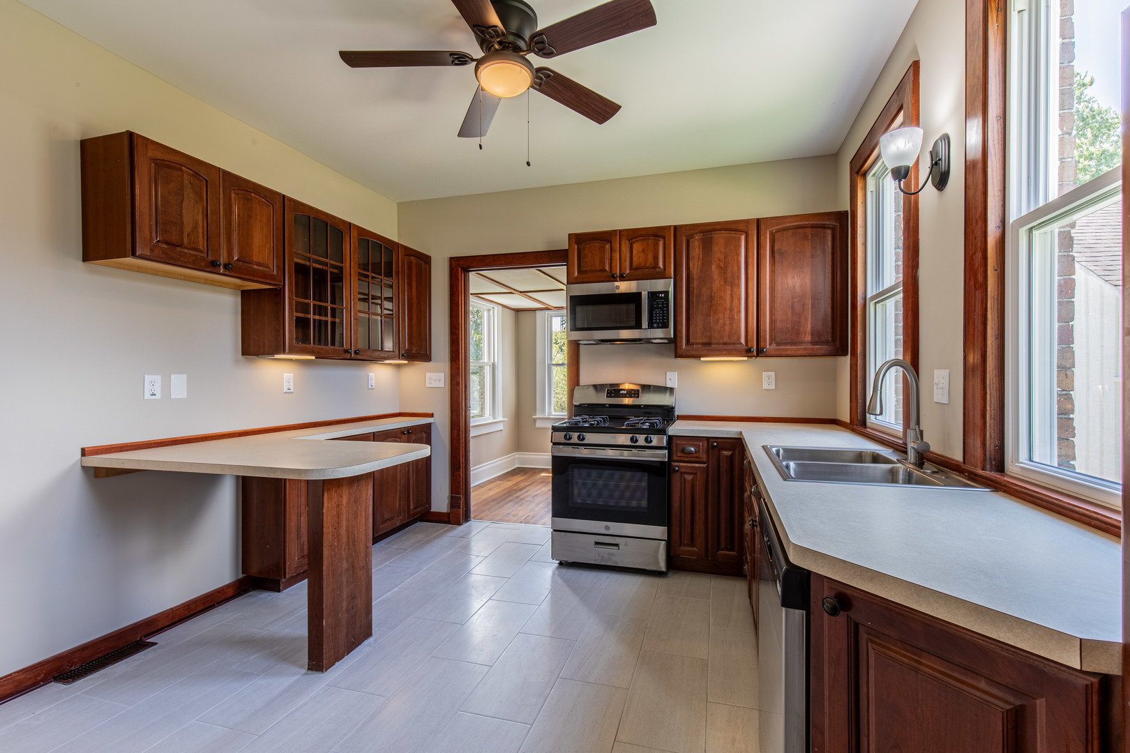 211 Wiley Avenue Property Photo 8