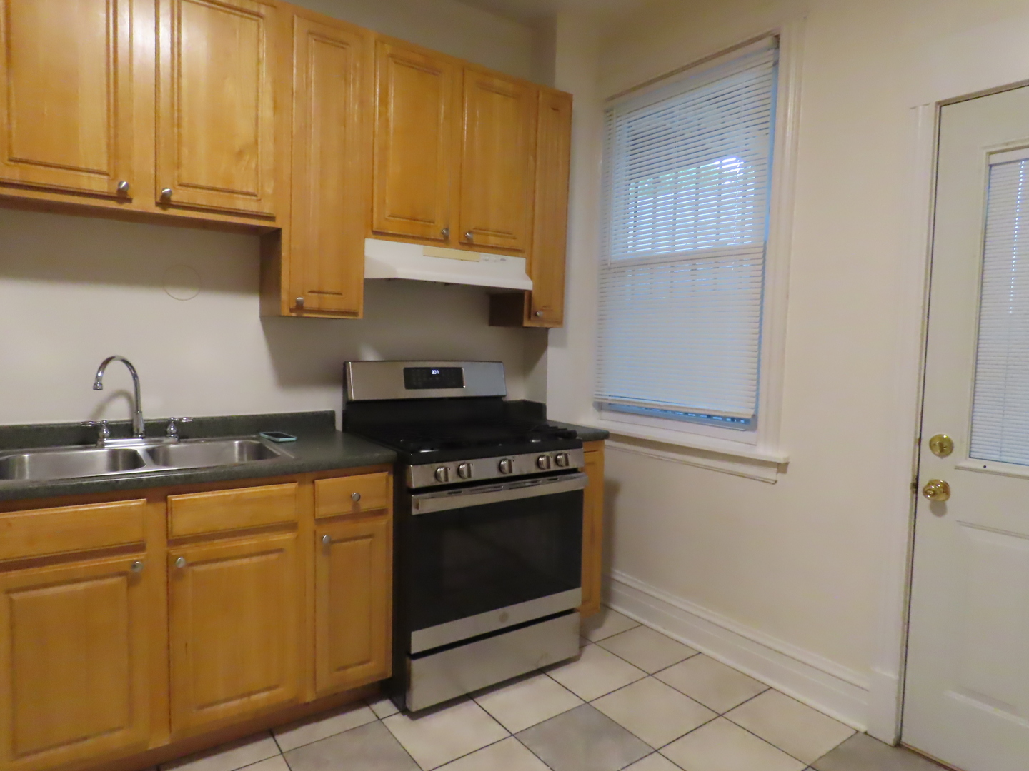 1636 W 66th Street 2e Property Photo 3