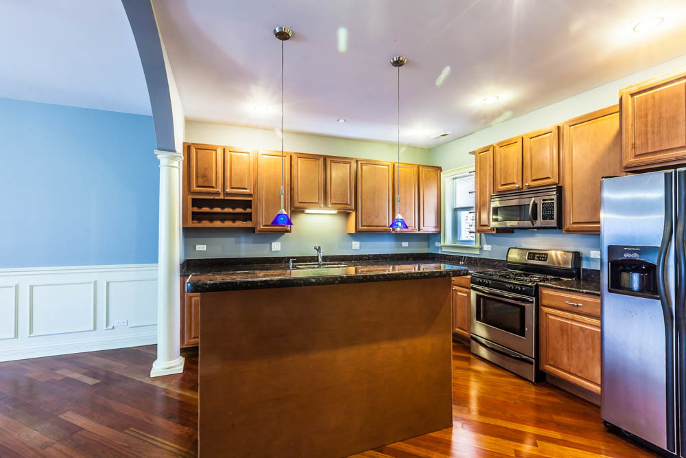 7020 S Paxton Avenue 2s Property Photo 3