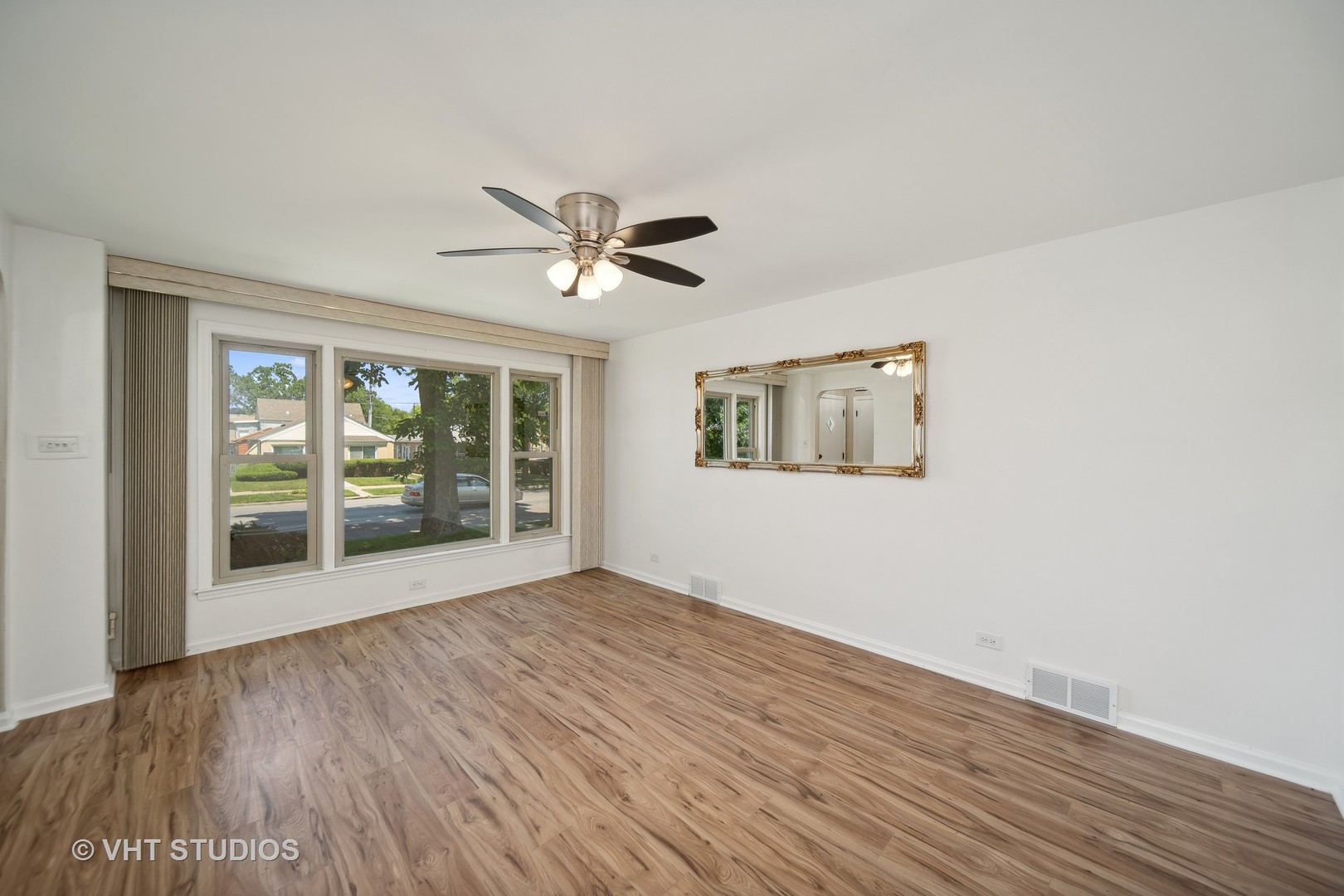 1953 E 93rd Street Property Photo 4