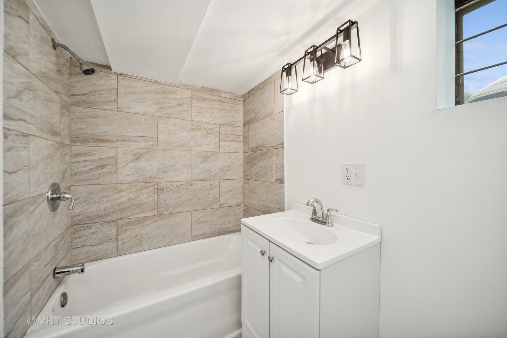 1953 E 93rd Street Property Photo 8